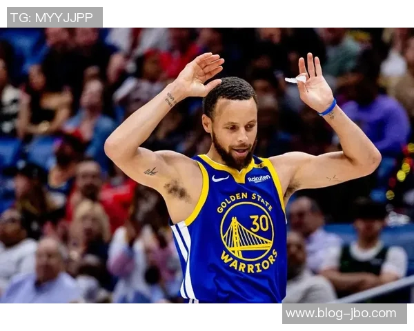 库里精彩彩虹球被判无效裁判延迟吹哨引发争议 库里精彩彩虹球被判无效裁判延迟吹哨引发争议