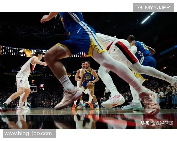 库里精彩彩虹球被判无效裁判延迟吹哨引发争议